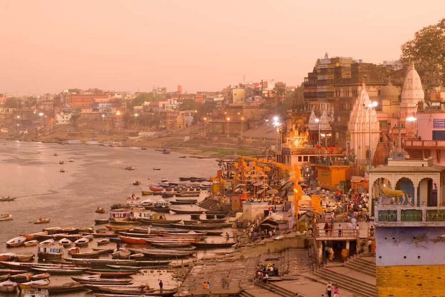 Varanasi Sunset Tour with Ganga Aarti & Free Boat Ride - Who should book this experience?