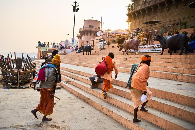 Walking tours - for an authentic Varanasi experience - Meer Ghat and the route toward Vishalakshi